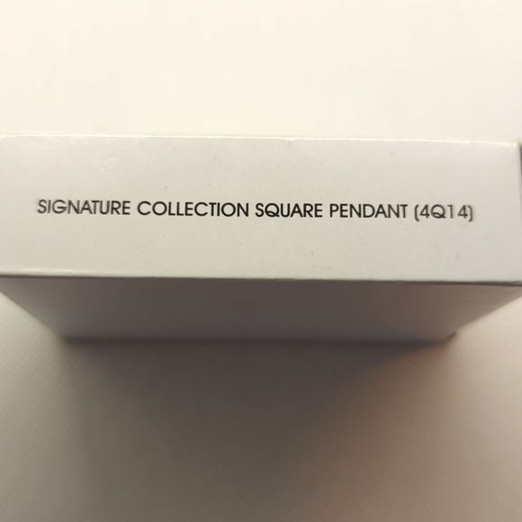 Avon Signature Collection Square Pendant - Picture 7 of 7